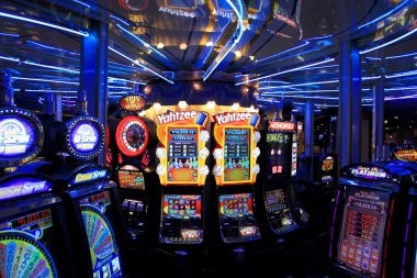 Andar Bahar betting interface on halo88 slot showing live card deal
